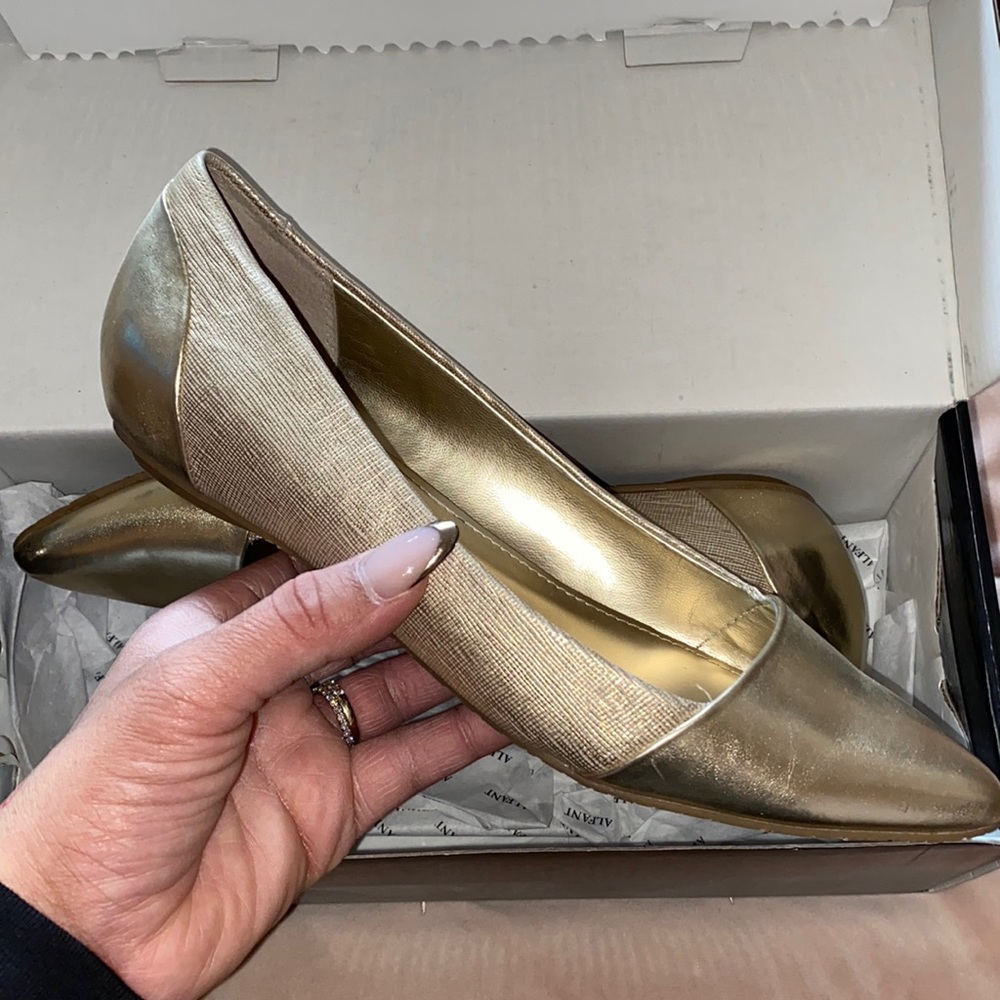Alfani gold flats